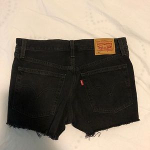 Black Levi shorts W25